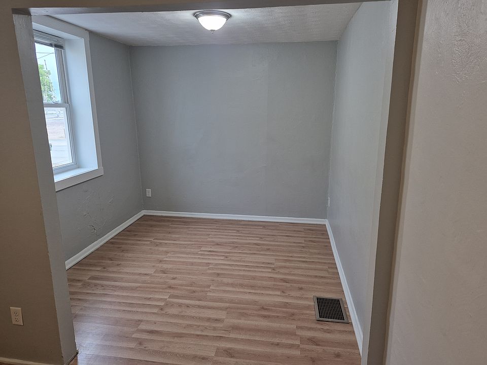 2nd image of 105 E Front St #2