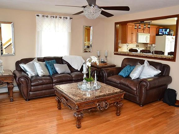 4th image of 7 Lincoln Ct #A