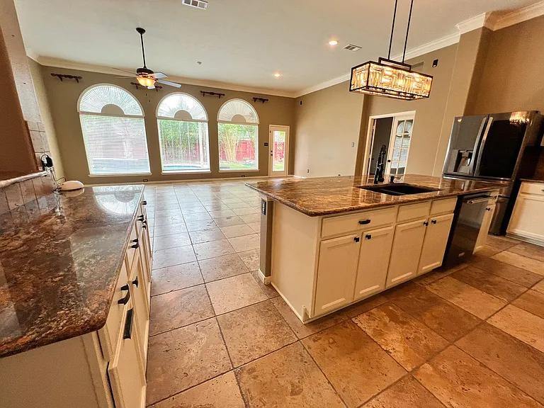 2215 Dorman Ct — Photo 13