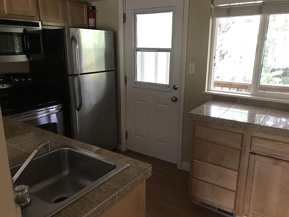 2nd image of 1800 Alpine Ave APT 3