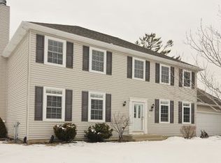 936 N Betty Dr, Buffalo Grove, IL 60089