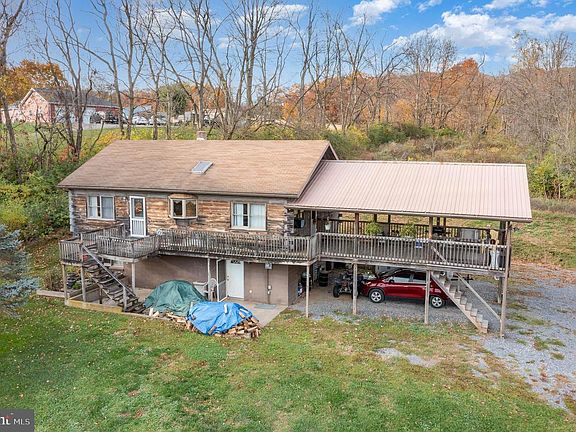 3rd image of 100 Dogwood Dr