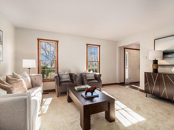 4th image of 1352 Cobblestone Ct