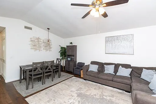 2 bed, 906 sqft, $3,500 — Photo 2