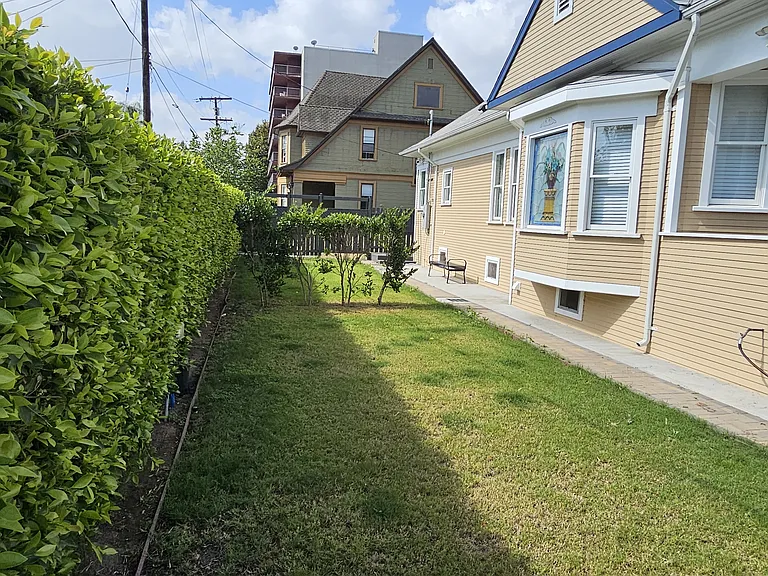 2084 W 24th St — Photo 5