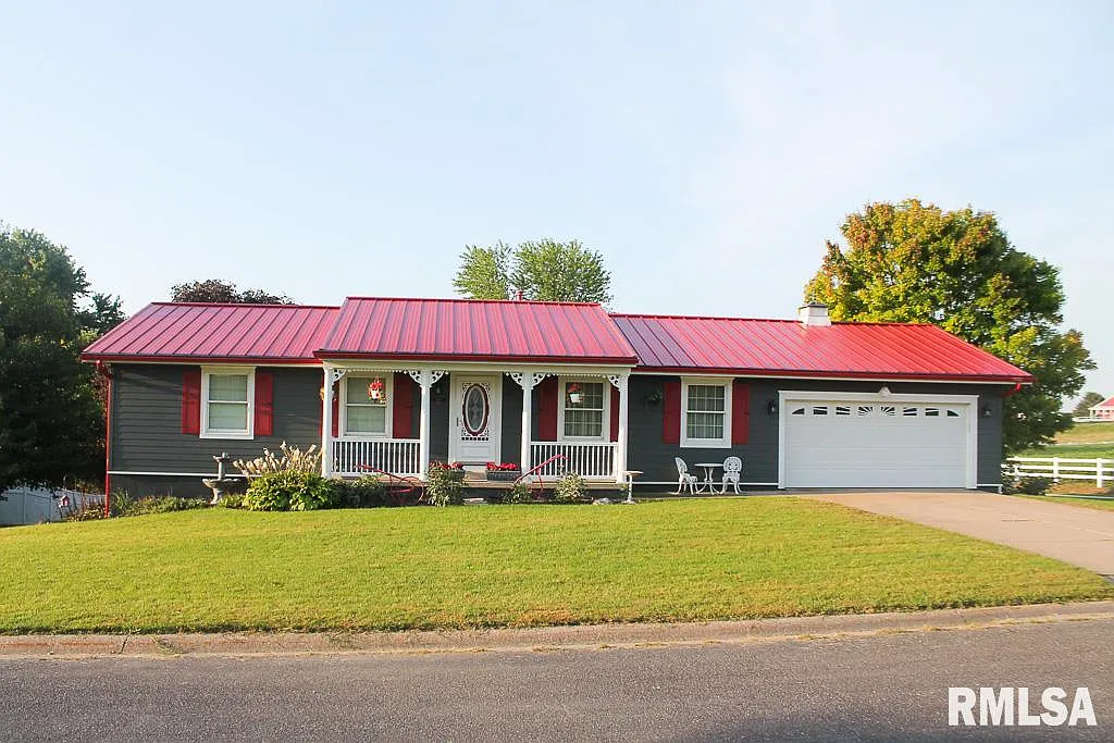 215 Dennis Dr photo 1