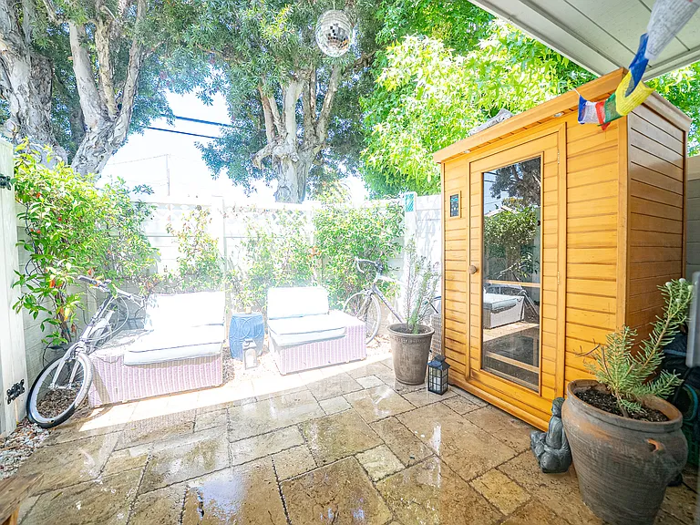 4527 Carpinteria Ave #D — Photo 14