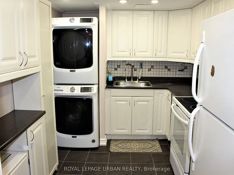 3695 Kaneff Cres #1411 — Photo 5