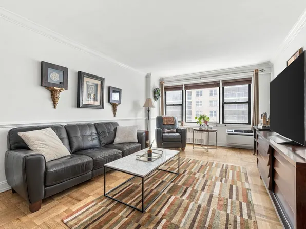 245 East 24th Street image 1 of 5
