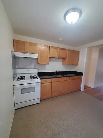 3 bed, 1.0 bath, 812 sqft, $3,100 — Photo 2