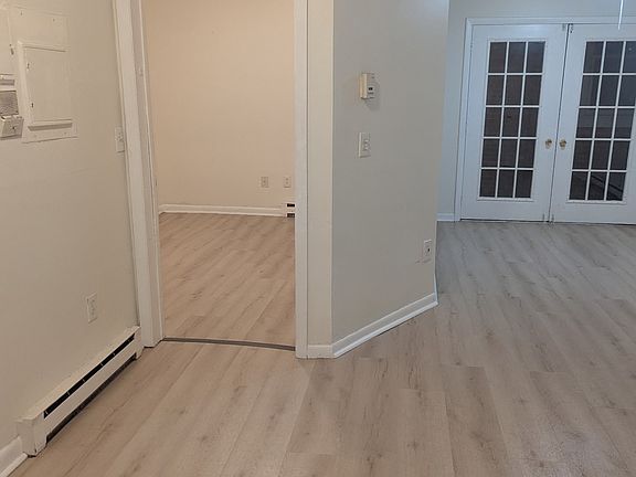 3rd image of 43 Bank St APT 3