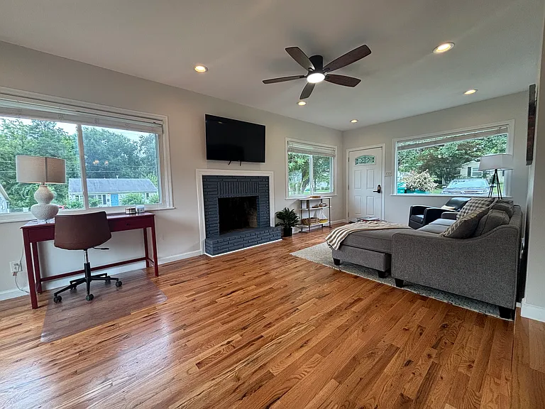 828 Selma Ave — Photo 1