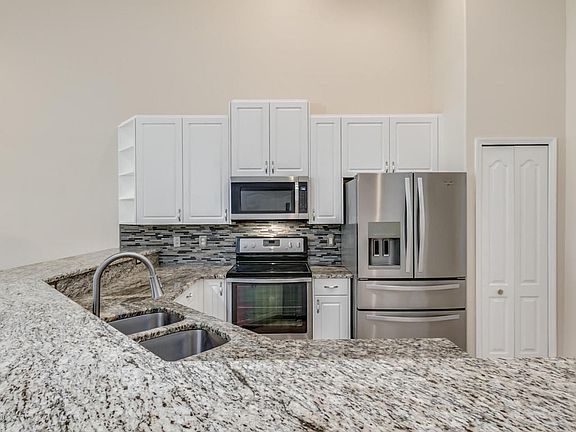 5th image of 3025 Savoy Dr