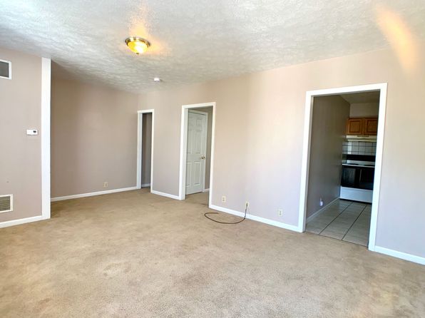 805 7th St, 805 7th Ave #3, Dodge City, KS 67801