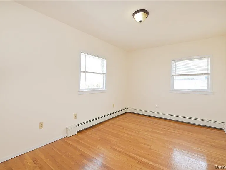 9 Cabot Rd W — Photo 26