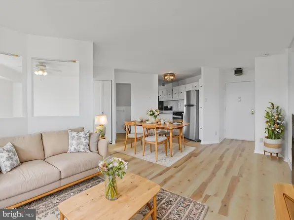 5340 Holmes Run Pkwy Unit 1016, Alexandria, VA 22304