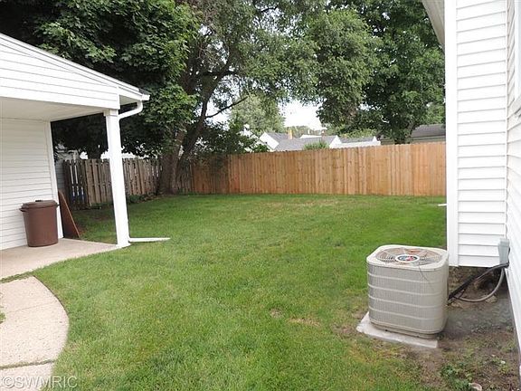 4th image of 1253 Oaklawn St NE