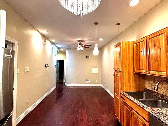 3rd image of 3111 W Montgomery Ave APT 1