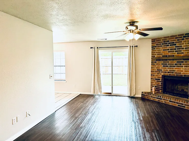 1546 N Plum Tree Dr — Photo 3