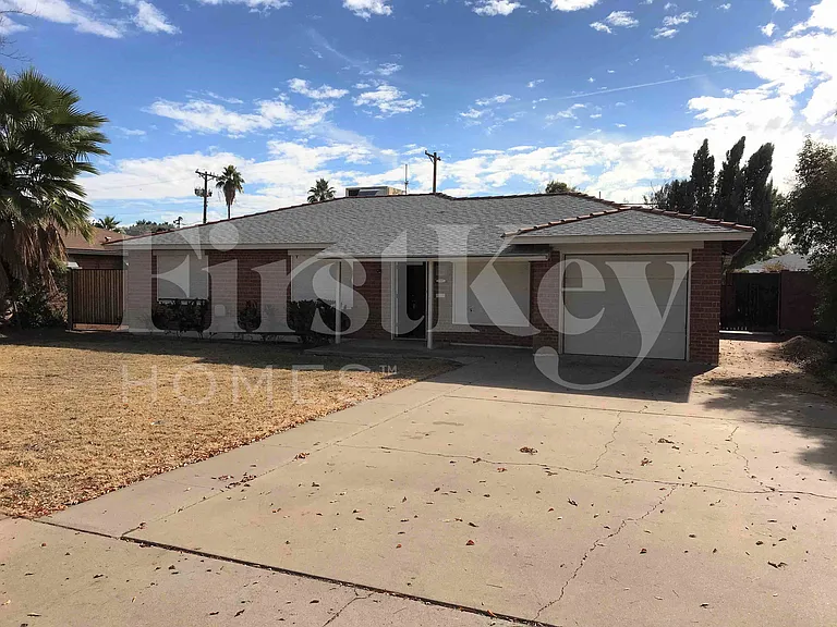 1507 W Berridge Ln — Photo 1
