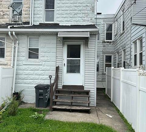 2nd image of 330 Muir Ave