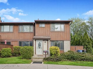 1818 Forest Hill Rd, Staten Island, NY 10314