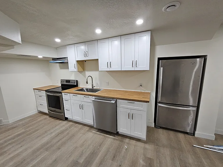 8315 NW Addison Dr SE #2 — Photo 4