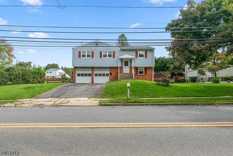 4 bed, 1.5 bath, $3,600 — Photo 2
