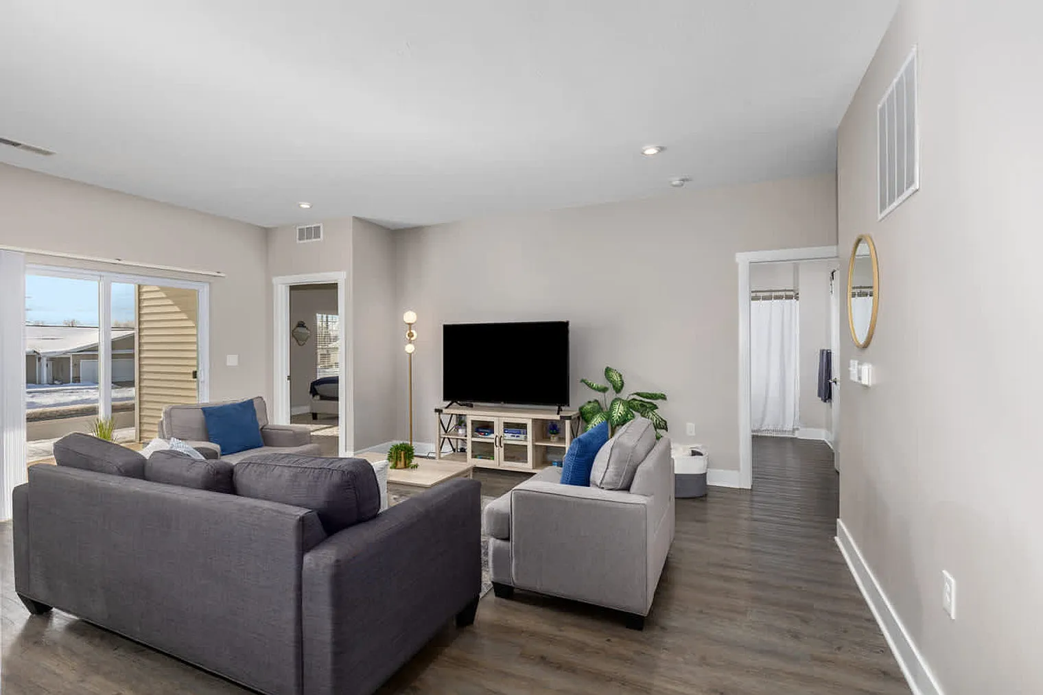 2 bed, 2.0 bath, 1345 sqft, $1,701 — Photo 2