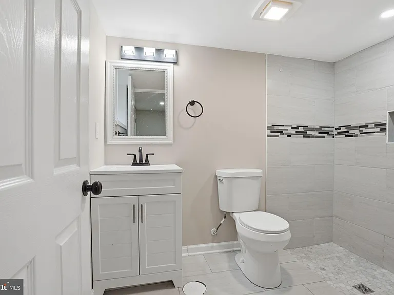 2710 Mura St — Photo 29