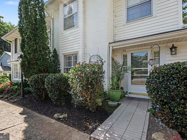 1434 Hampton Glen Ct, Decatur, GA 30033