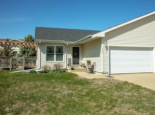1404 Meadow View Ln, Waverly, IA 50677