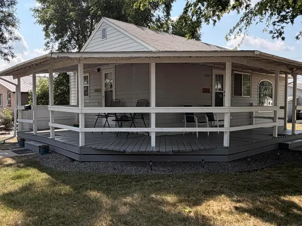 1320 6th St SE, Jamestown, ND 58401