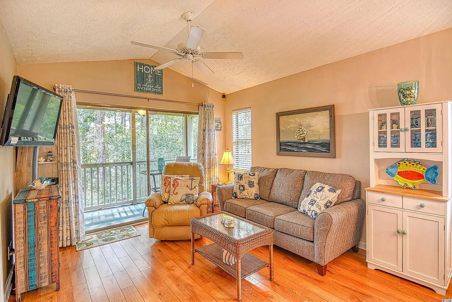 2 bed, 850 sqft, $2,200 — Photo 1