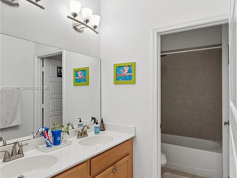 612 NE 193rd St — Photo 35