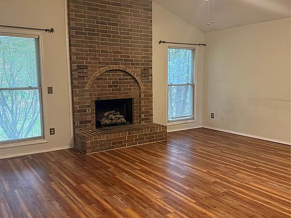 2nd image of 1606 Pilgrim Pl