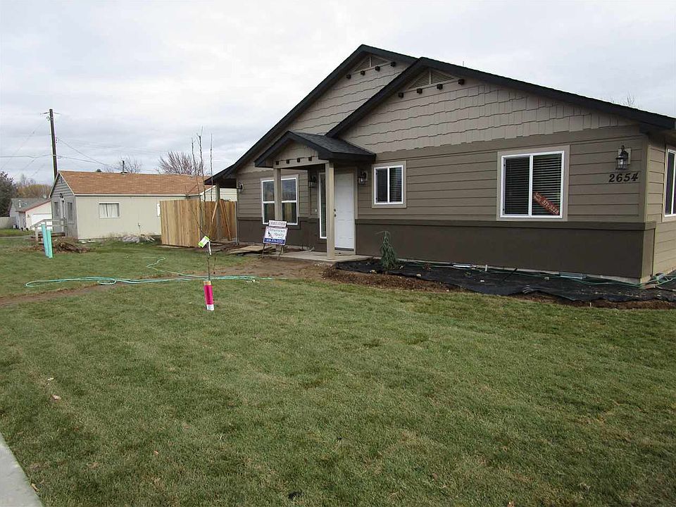 2nd image of 2652-2654 N Maple Grove Ct