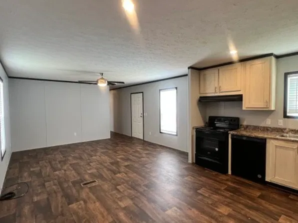 2156 James Boswell Rd Trailer 97, Burlington, NC 27217