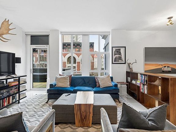 5th image of 1102 Hornby St #304