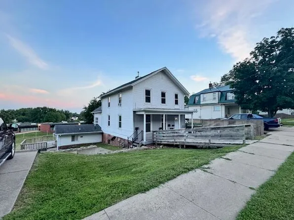 1706 Hershey Ave, Muscatine, IA 52761