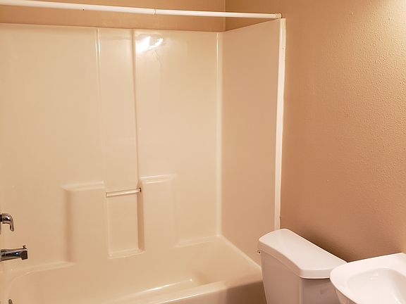5th image of 32 Zoeller Ct #B
