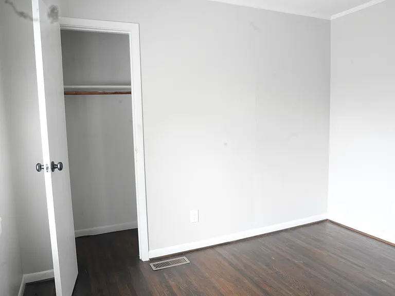 ROOM 1 CLOSET