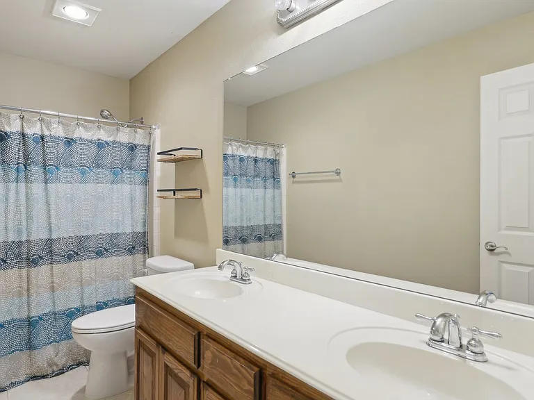 313 Country Lakes Dr — Photo 31