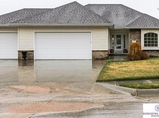 913 Southridge Dr, Louisville, NE 68037