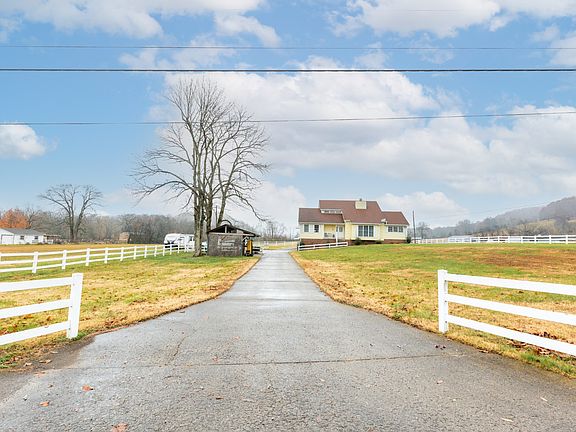 2nd image of 1041 Sandy Valley Rd