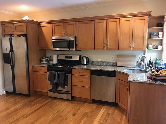 2nd image of 83 Guinan St Unit 4