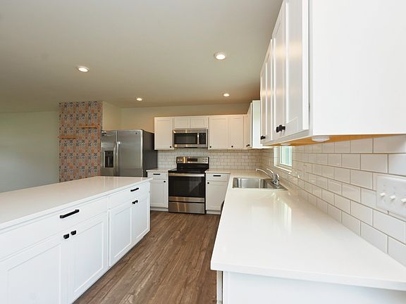 3rd image of 2161 Brokeshire Dr