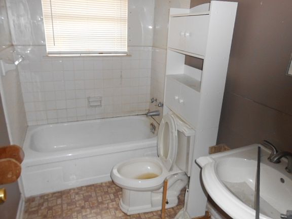 5th image of 2330 Armond Dr