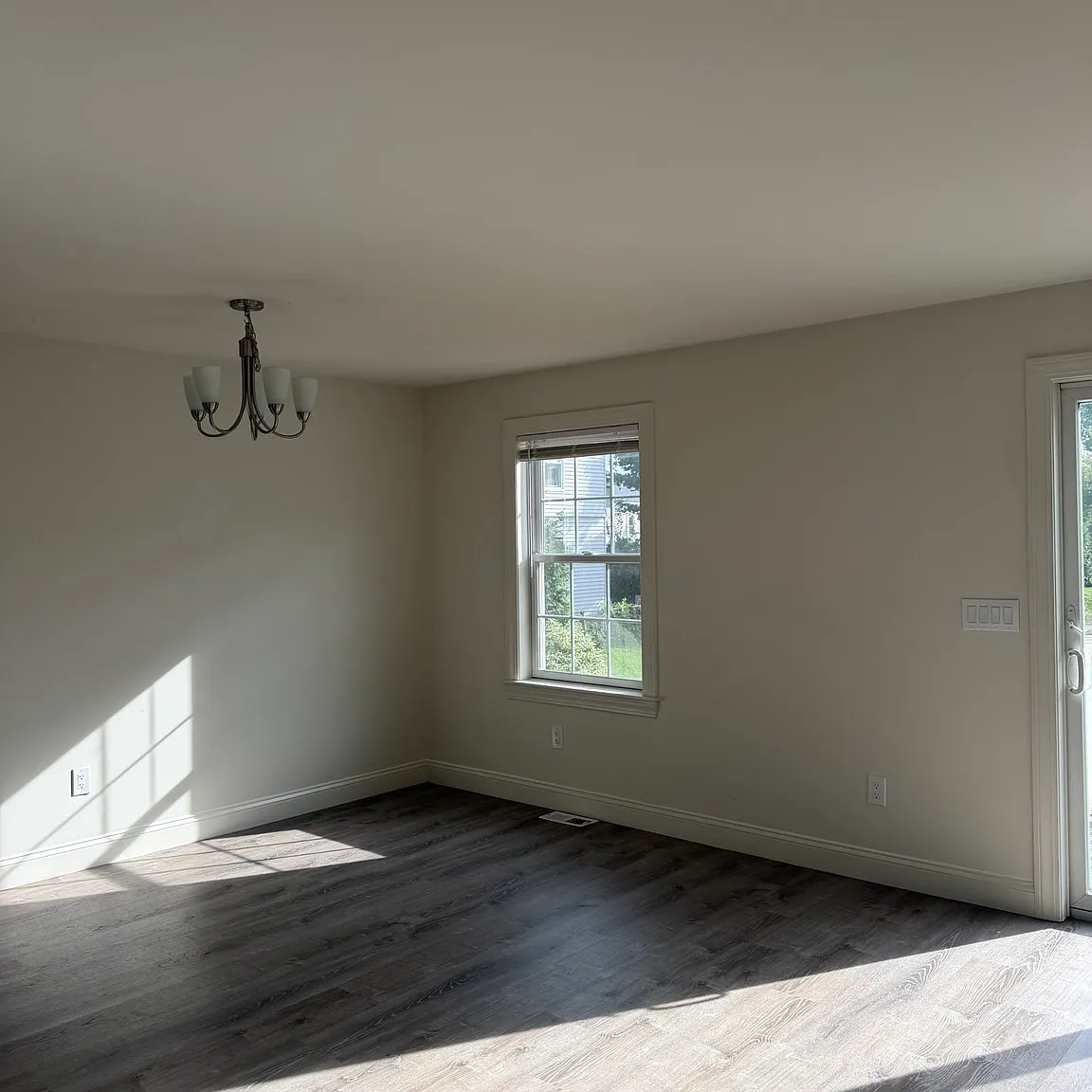 3 bed, 2.5 bath, 1456 sqft, $3,550 — Photo 2