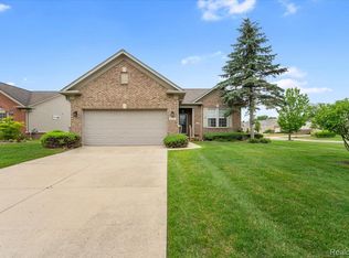 24140 Charlevoix St, Brownstown, MI 48134